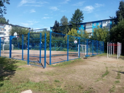 В рамках исполнения наказов избирателей депутатам Ивановской городской Думы выполняются ремонтные работы спортивных площадок МБУ &quot;Восток&quot;