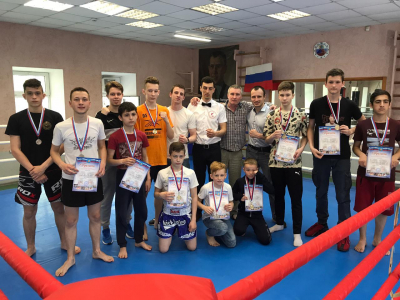 Соревнования по кикбоксингу среди школьников