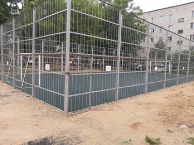 В рамках исполнения наказов избирателей депутатам Ивановской областной Думы выполнена укладка резинового покрытия на спортивной площадке по адресу ул.Володарского, д.7.